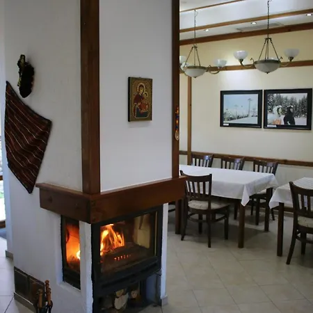 מלון Kralev Dvor בנסקו